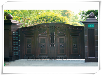 铜院墙大门